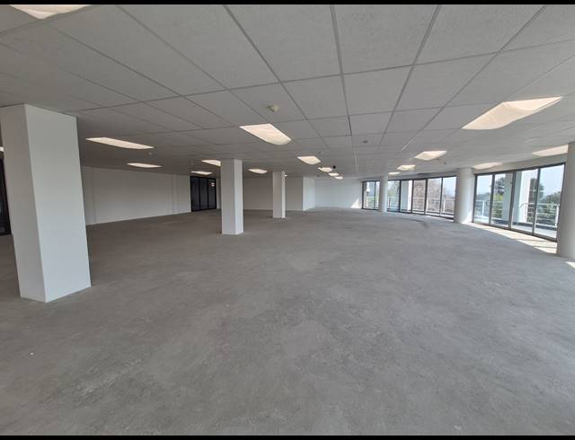 1,195M² OFFICE TO LET IN WOODMEAD